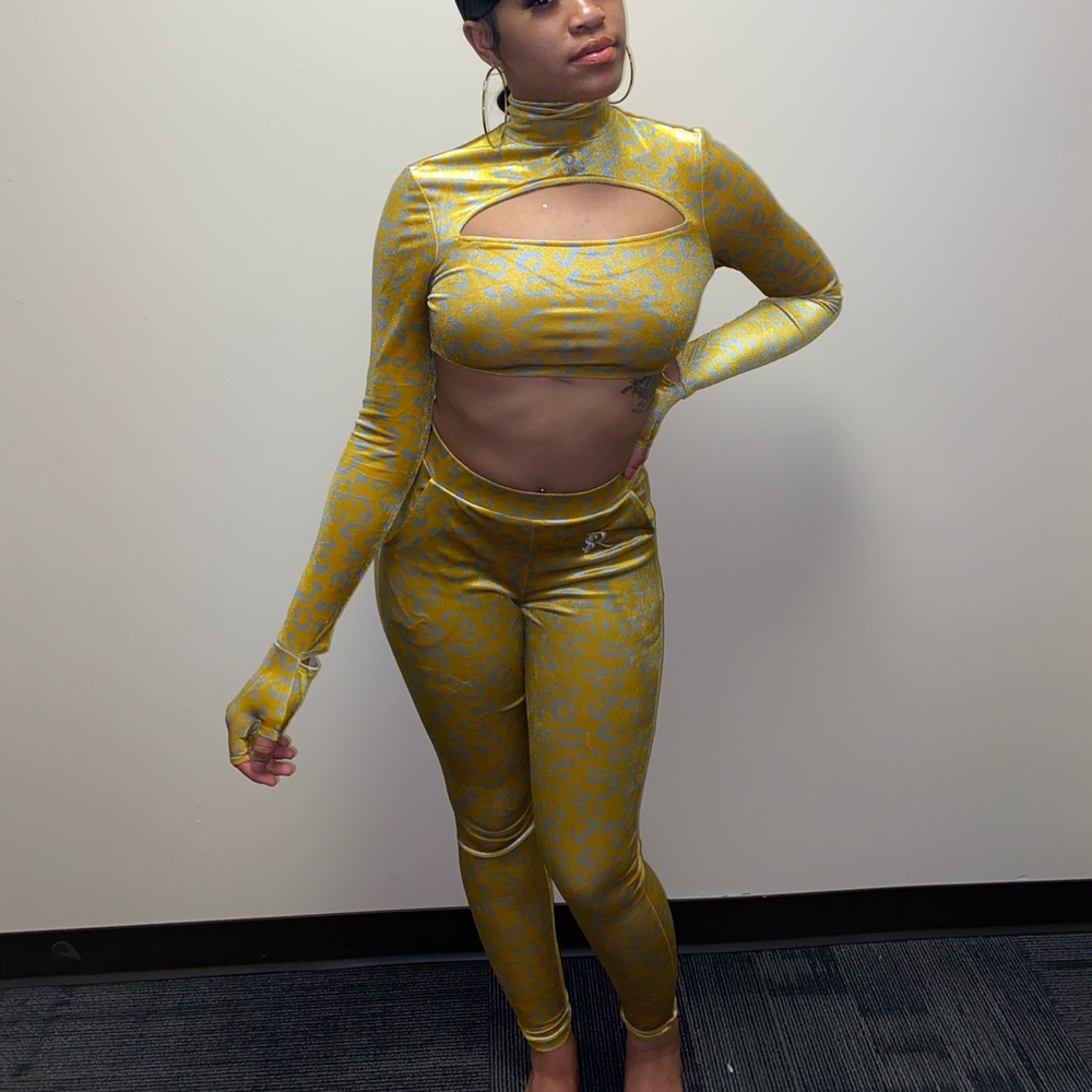 Sexy cheetah print two piece set🥰! (WORN ONCE)